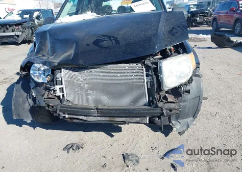 2008 Ford Escape Xls z USA, uszkodzony, nr VIN 1FMCU92Z18KD64585